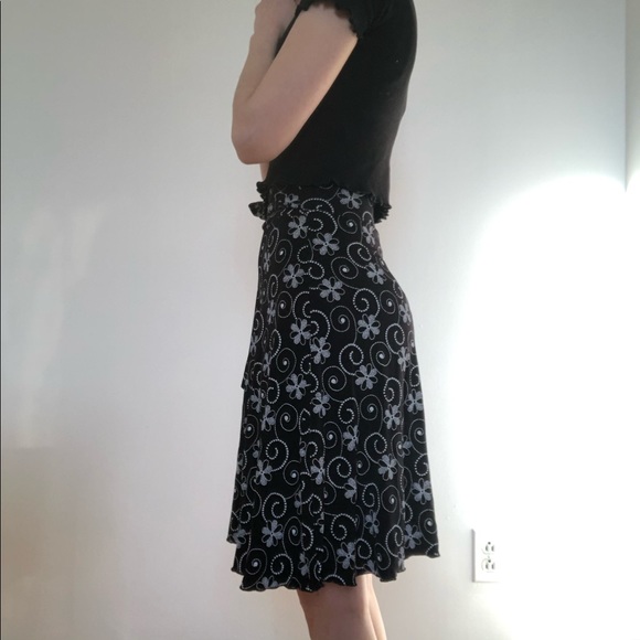 Knee length skirt with flower pattern - Picture 4 of 9